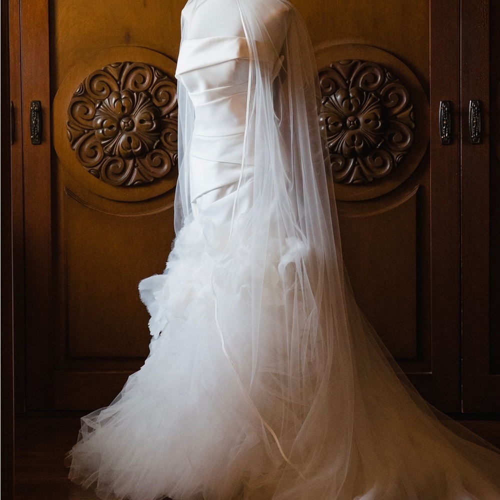 Vera Wang White Wedding Dress